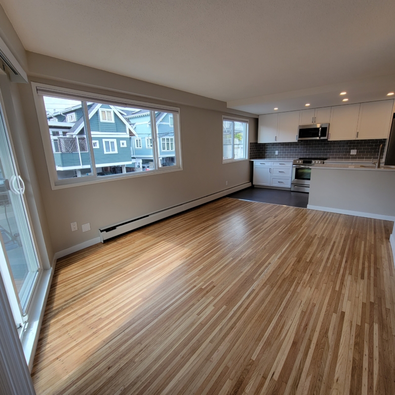 Large Cat Friendly 1 Bedroom With Laundry Close to Commercial Drive