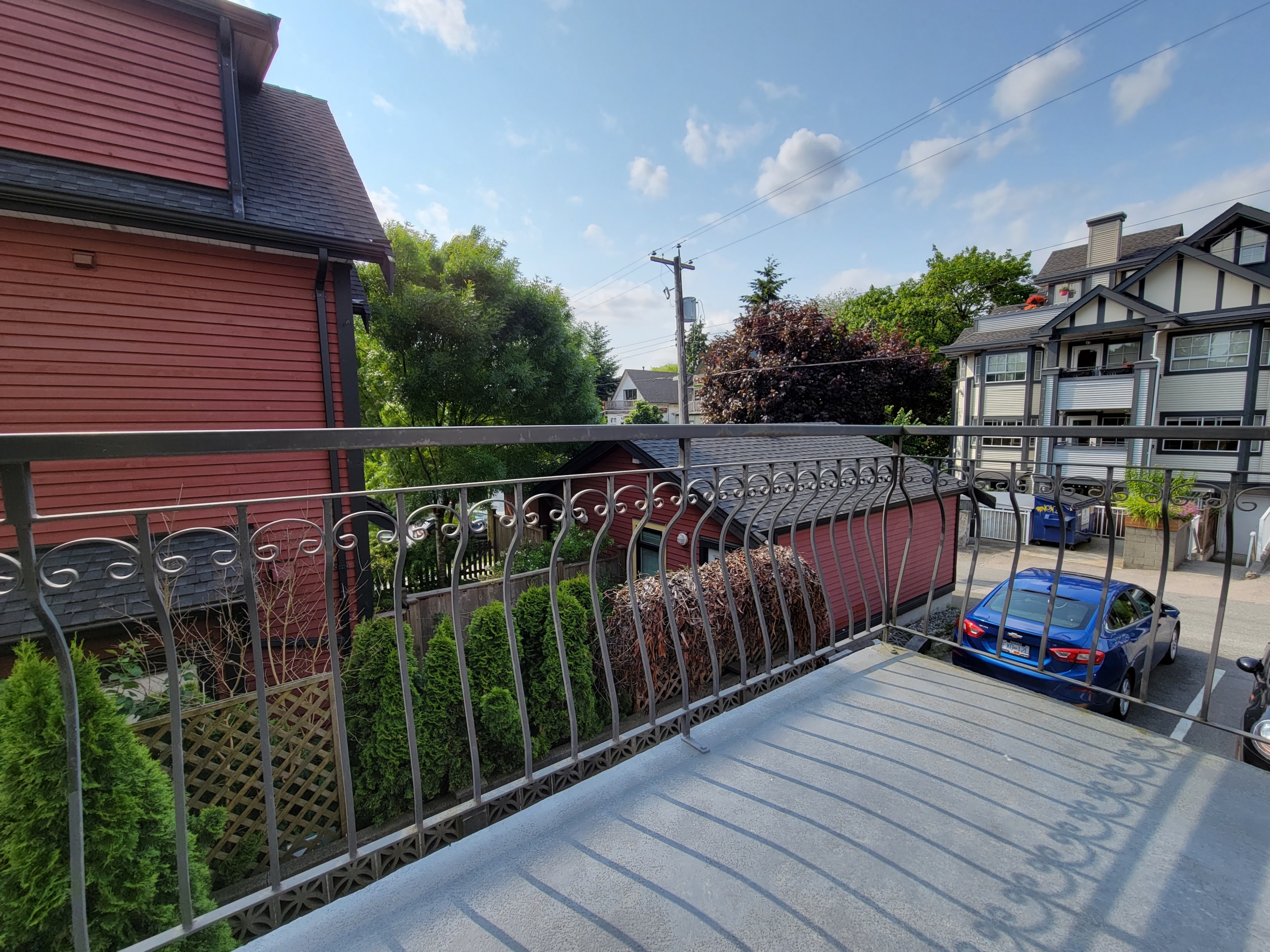 Large Cat Friendly 1 Bedroom With Laundry Close to Commercial Drive