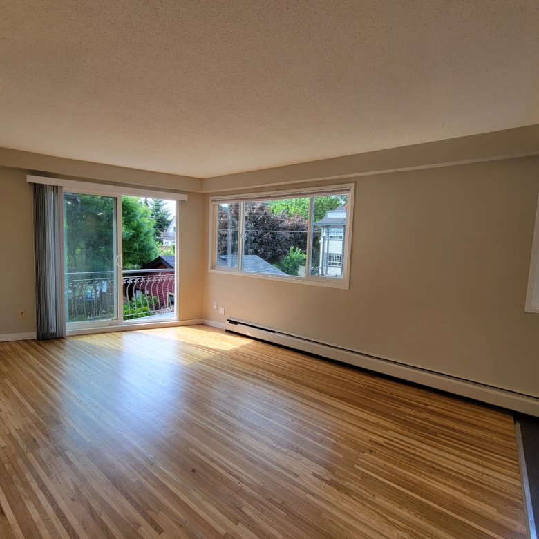 Large Cat Friendly 1 Bedroom With Laundry Close to Commercial Drive