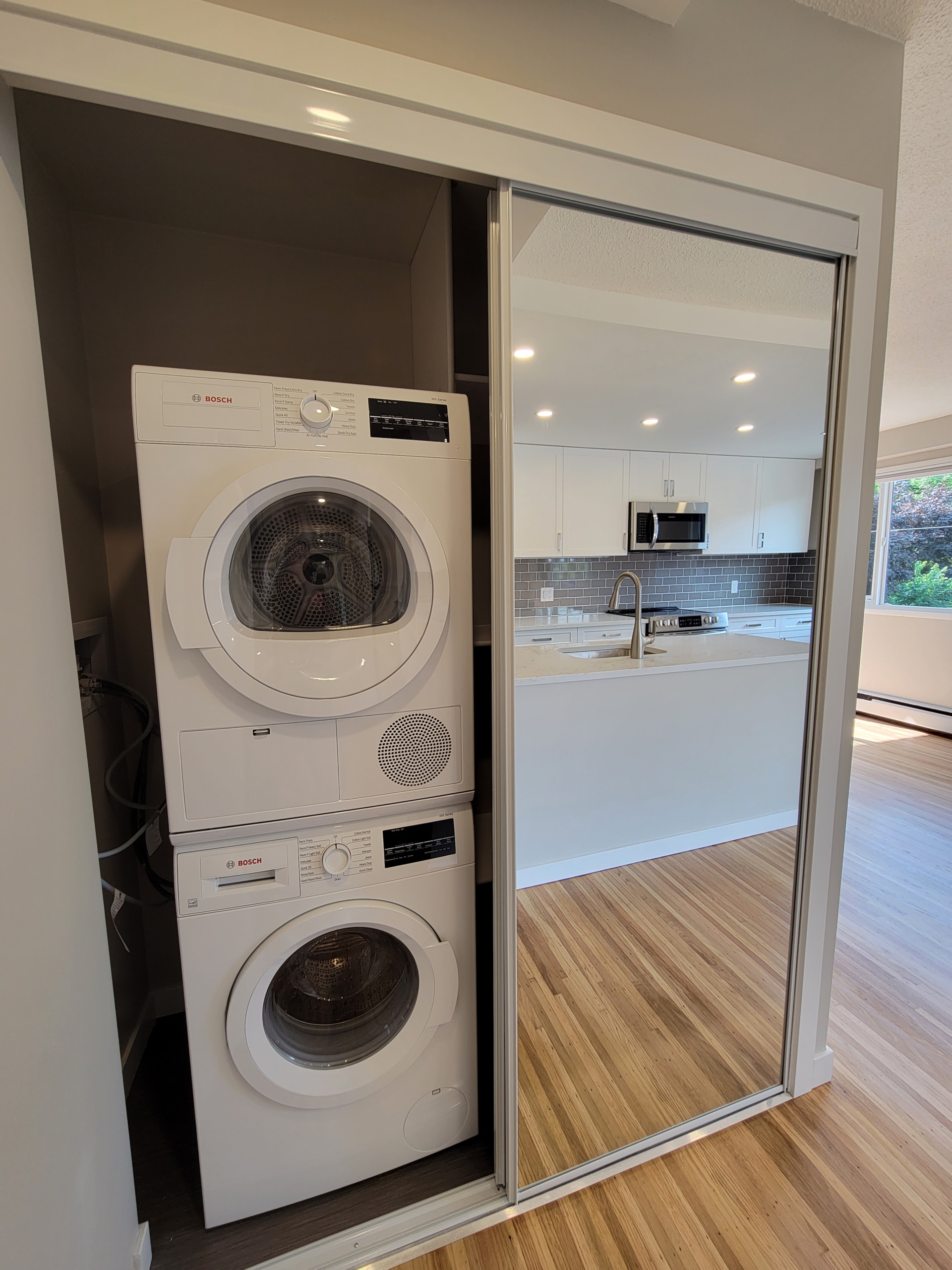 Large Cat Friendly 1 Bedroom With Laundry Close to Commercial Drive