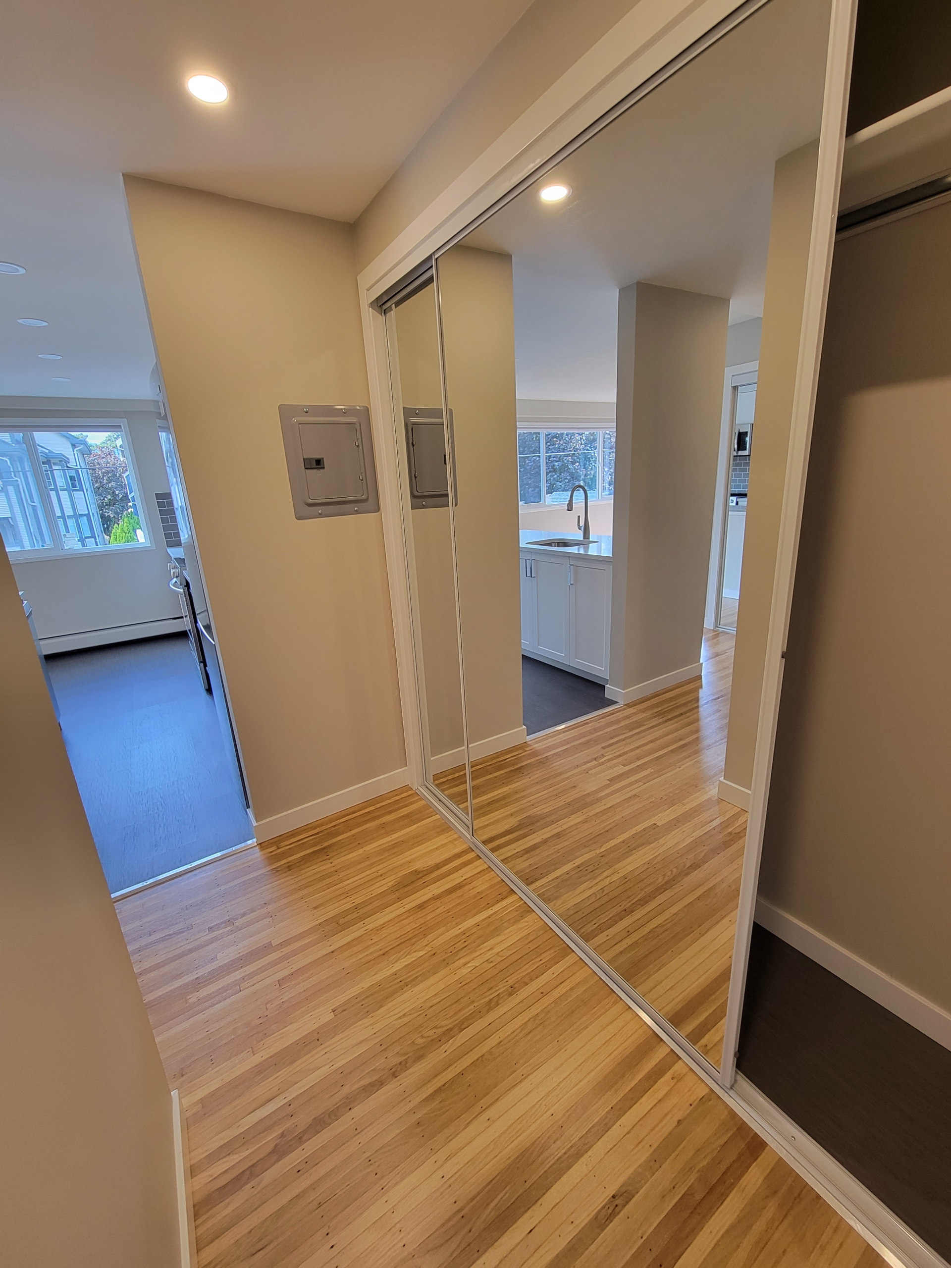 Large Cat Friendly 1 Bedroom With Laundry Close to Commercial Drive