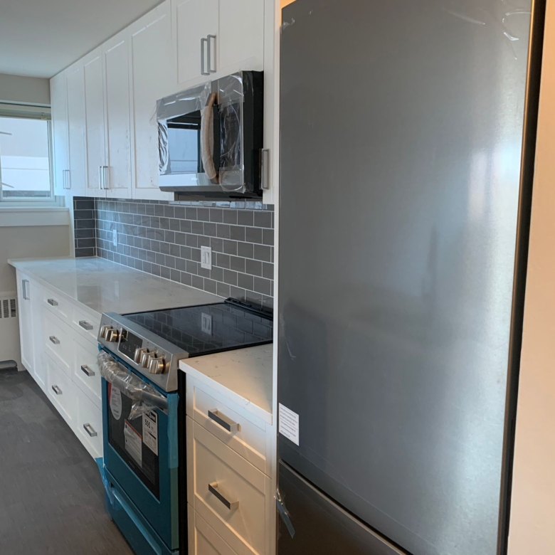1 Bedroom Pet Friendly 703 sqft Unit With Laundry In The West End