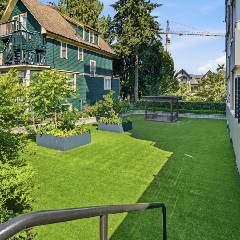 Bright Pet Friendly Studio In Mount Pleasant