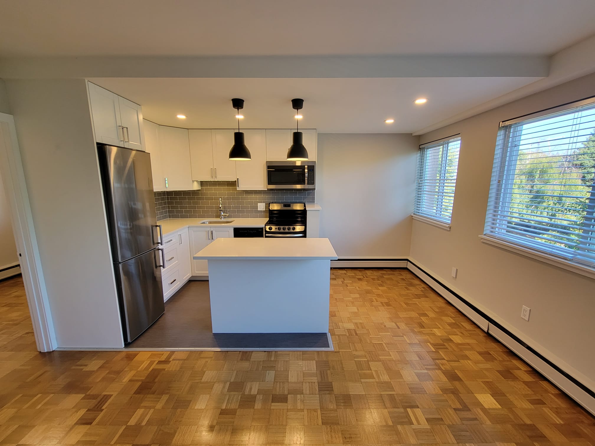 Bright Pet Friendly 1 Bedroom Unit In Fairview 