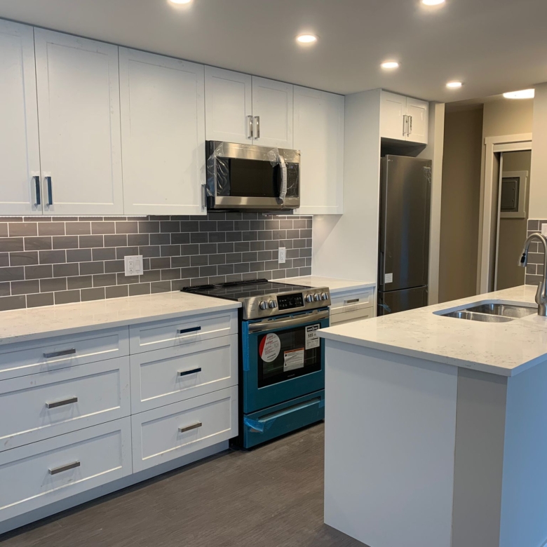 1 Bedroom Pet Friendly 703 sqft Unit With Laundry In The West End