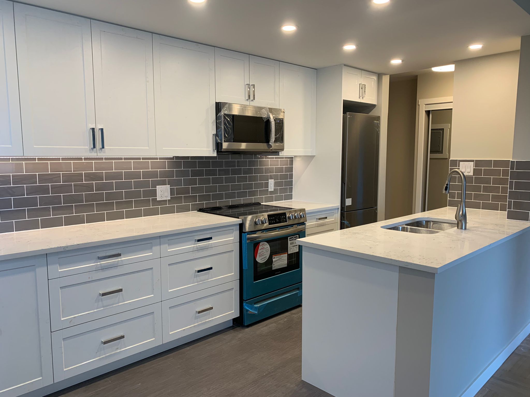 1 Bedroom Pet Friendly 703 sqft Unit With Laundry In The West End