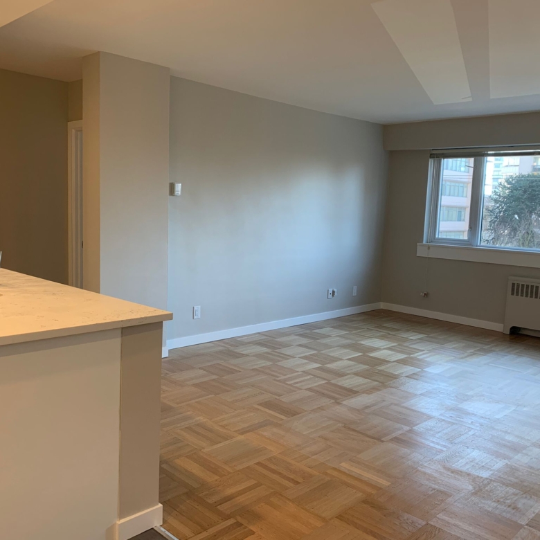 1 Bedroom Pet Friendly 703 sqft Unit With Laundry In The West End