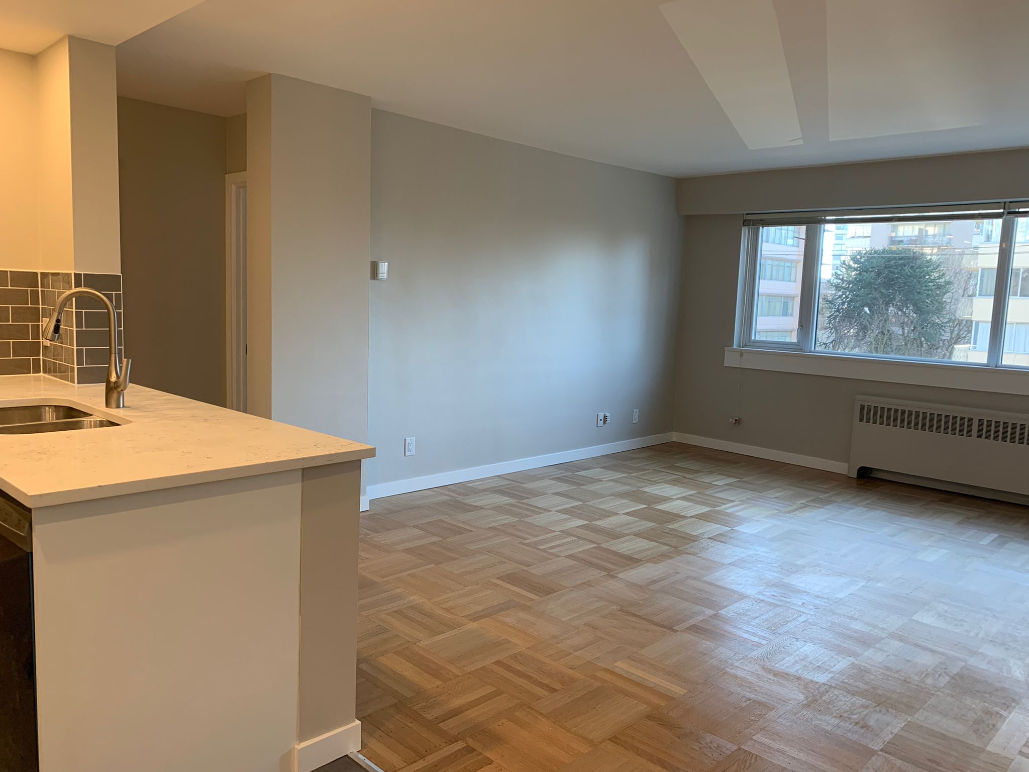 1 Bedroom Pet Friendly 703 sqft Unit With Laundry In The West End