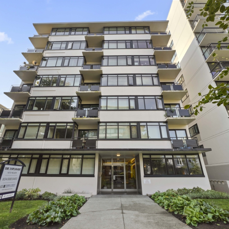 1 Bedroom Pet Friendly 703 sqft Unit With Laundry In The West End