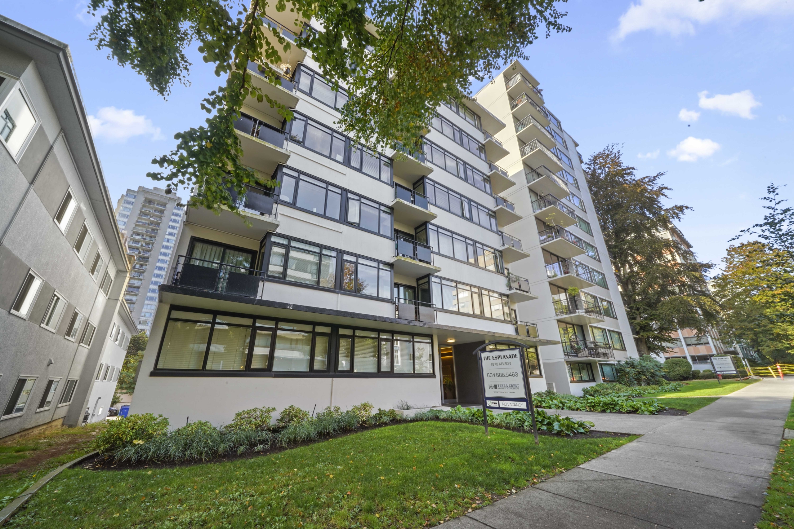 1 Bedroom Pet Friendly 703 sqft Unit With Laundry In The West End