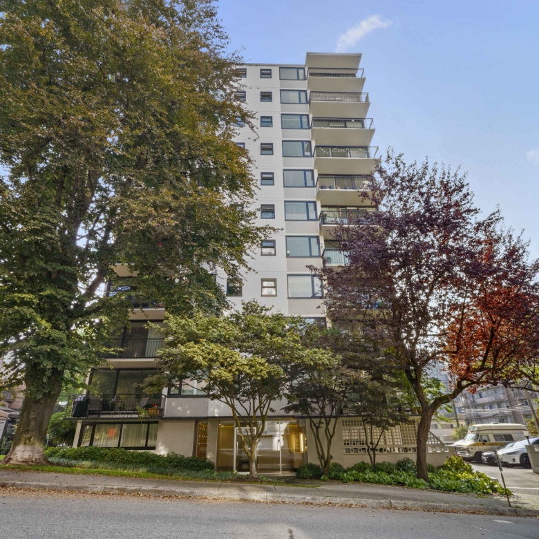  1 Bedroom Pet Friendly Penthouse Unit With Stunning Ocean Views