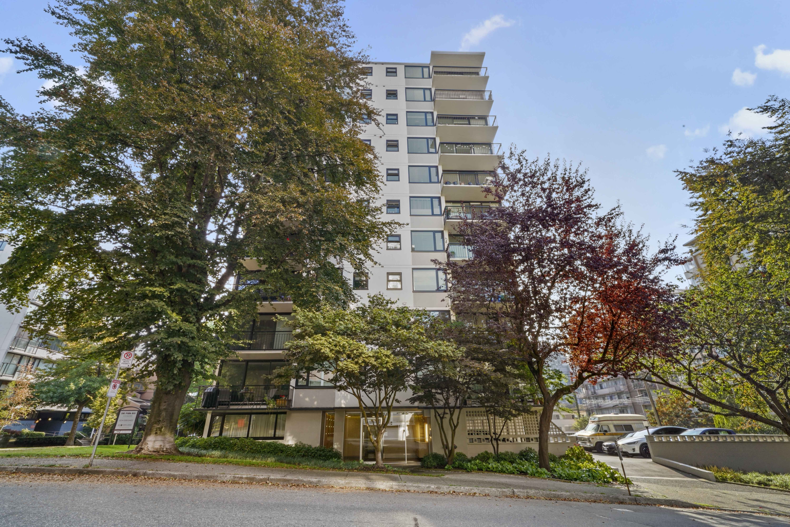  1 Bedroom Pet Friendly Penthouse Unit With Stunning Ocean Views