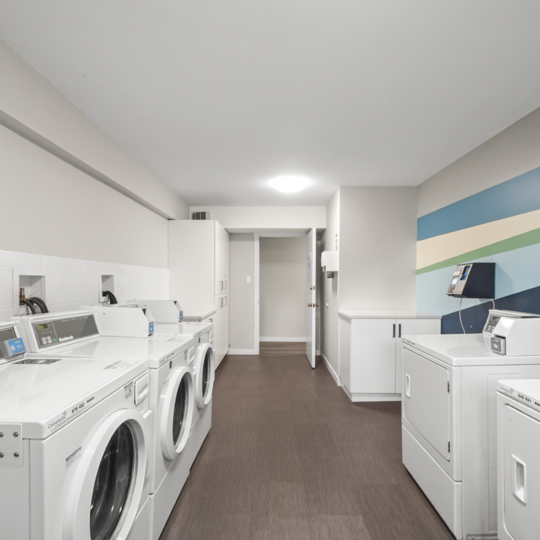 Bright Pet Friendly 1 Bedroom Unit In Fairview