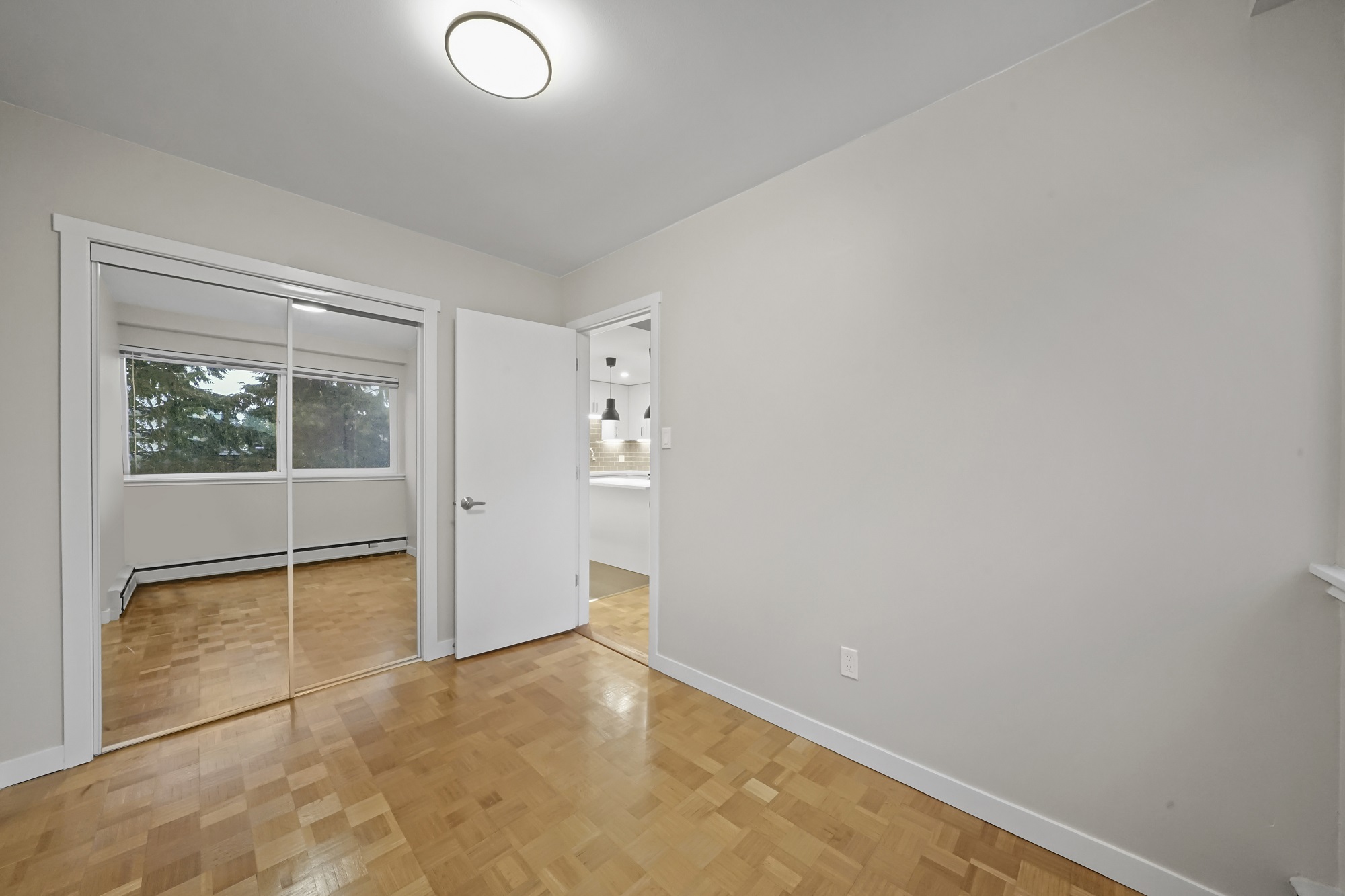 Bright Pet Friendly 1 Bedroom Unit In Fairview