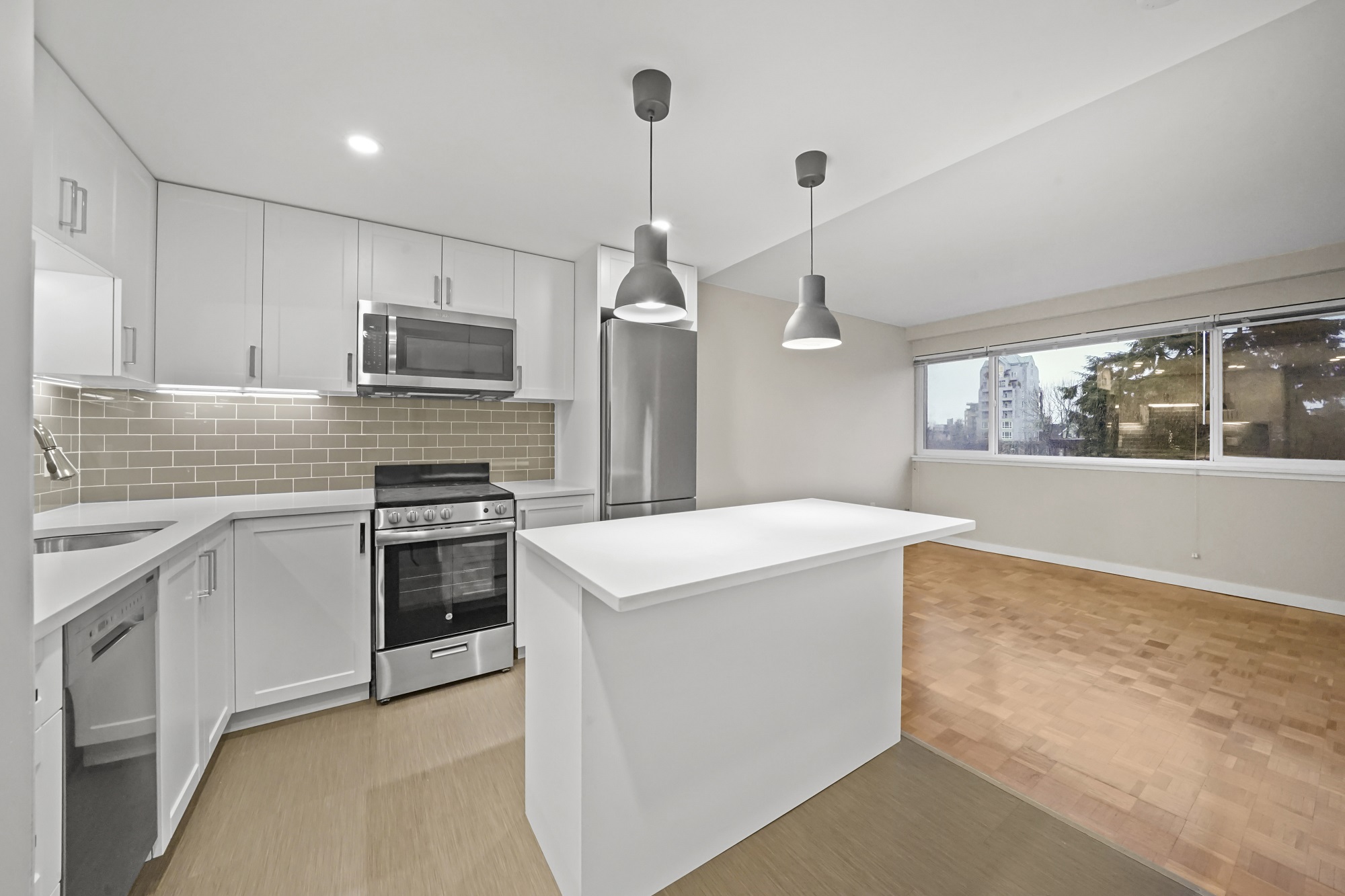 Bright Pet Friendly 1 Bedroom Unit In Fairview