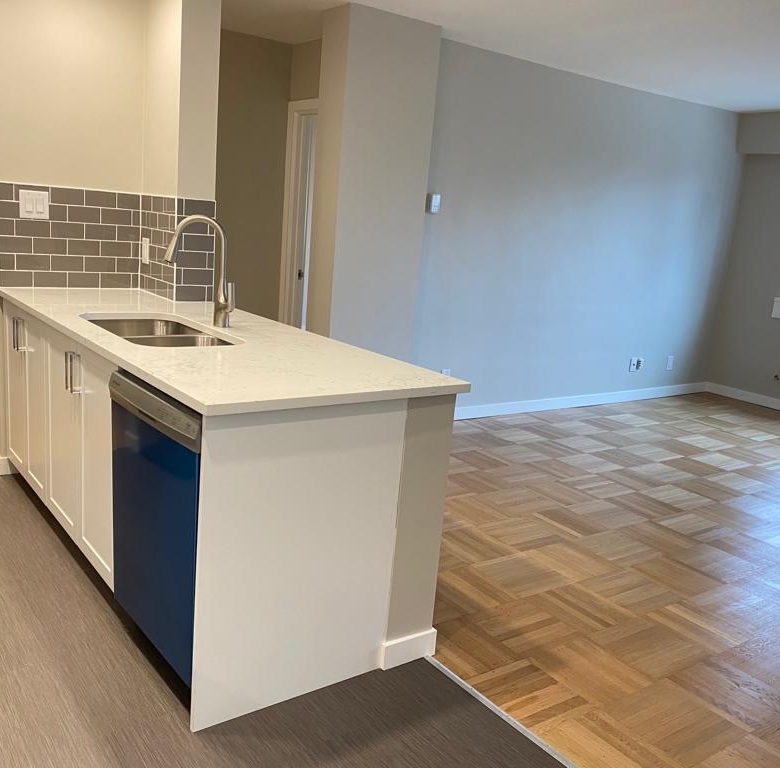 1 Bedroom Pet Friendly 703 sqft Unit With Laundry In The West End
