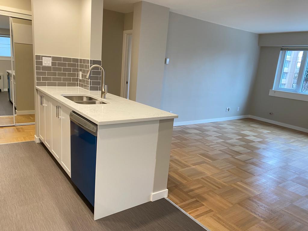 1 Bedroom Pet Friendly 703 sqft Unit With Laundry In The West End