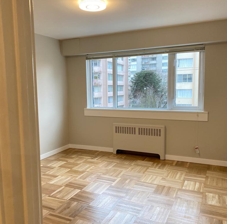 1 Bedroom Pet Friendly 703 sqft Unit With Laundry In The West End