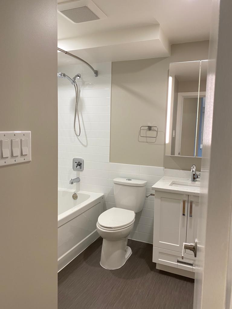 1 Bedroom Pet Friendly 703 sqft Unit With Laundry In The West End