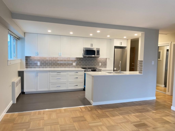 1 Bedroom Pet Friendly 703 sqft Unit With Laundry In The West End