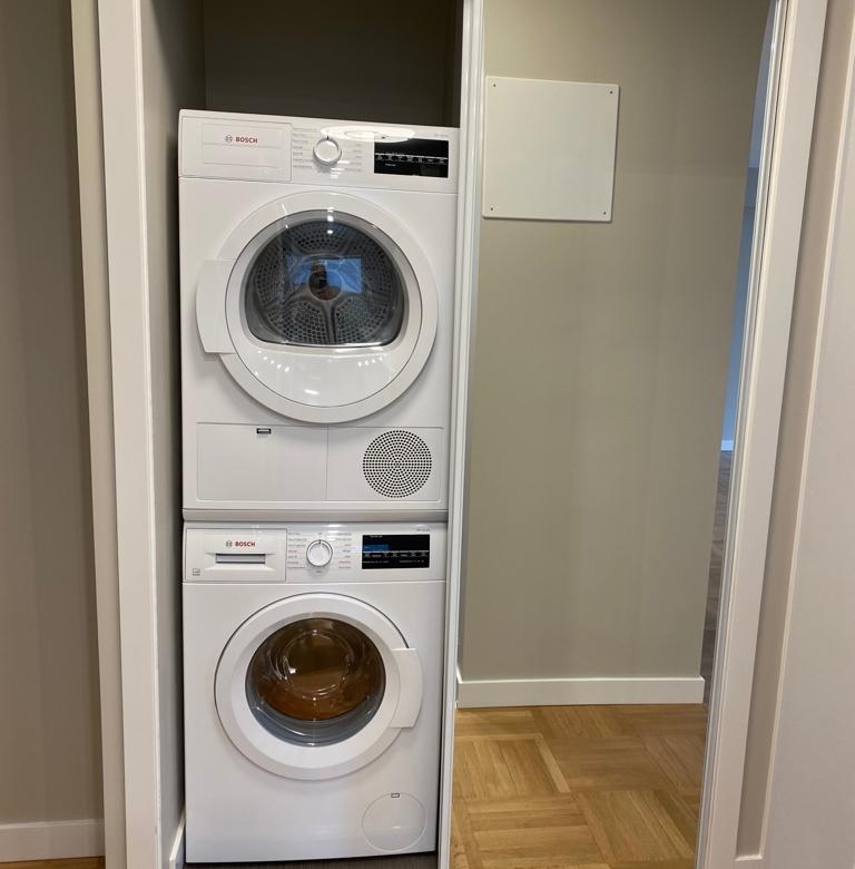 1 Bedroom Pet Friendly 703 sqft Unit With Laundry In The West End