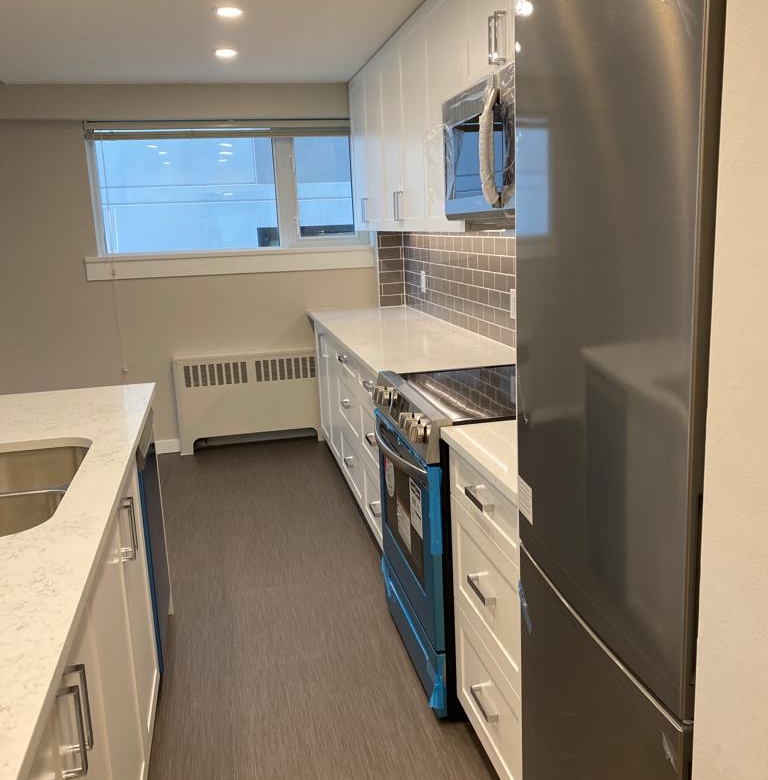 1 Bedroom Pet Friendly 703 sqft Unit With Laundry In The West End