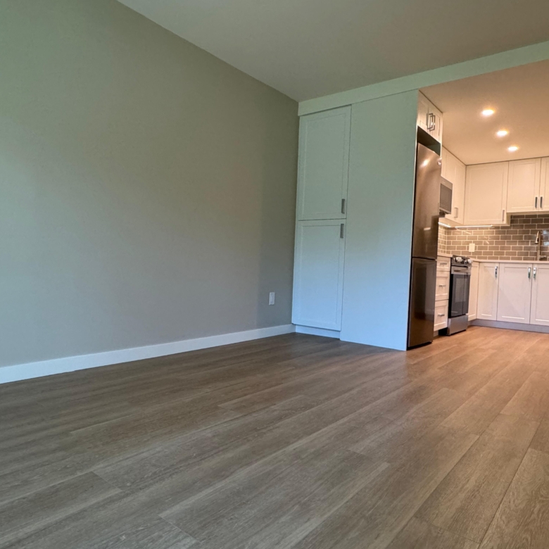 1 Bedroom Cat Friendly Unit With Laundry Close To Commercial Drive