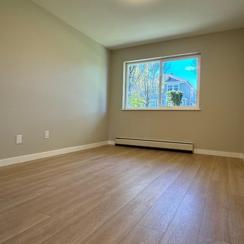 1 Bedroom Cat Friendly Unit With Laundry Close To Commercial Drive