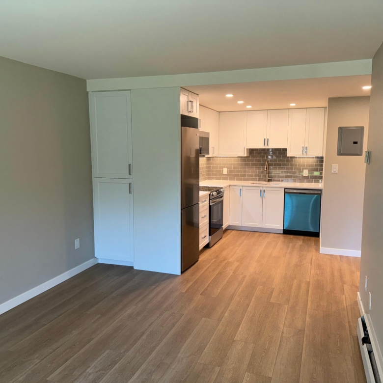 1 Bedroom Cat Friendly Unit With Laundry Close To Commercial Drive