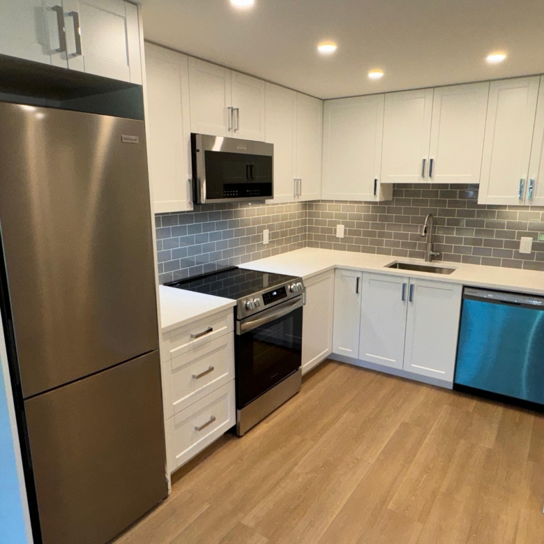 1 Bedroom Cat Friendly Unit With Laundry Close To Commercial Drive