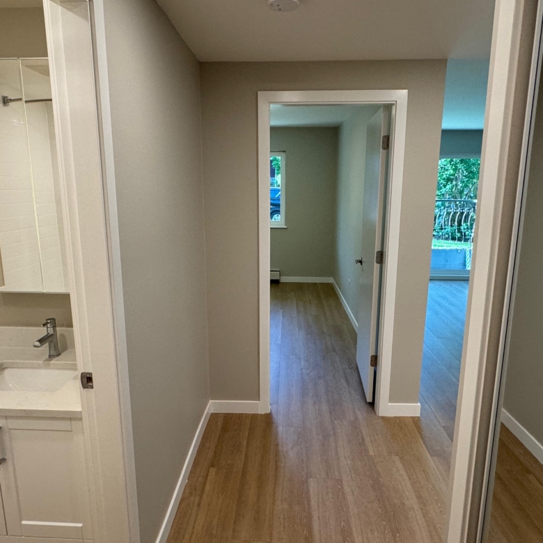 1 Bedroom Cat Friendly Unit With Laundry Close To Commercial Drive