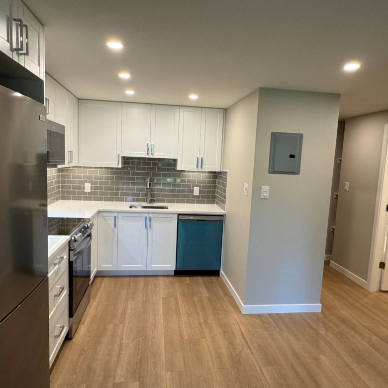 1 Bedroom Cat Friendly Unit With Laundry Close To Commercial Drive