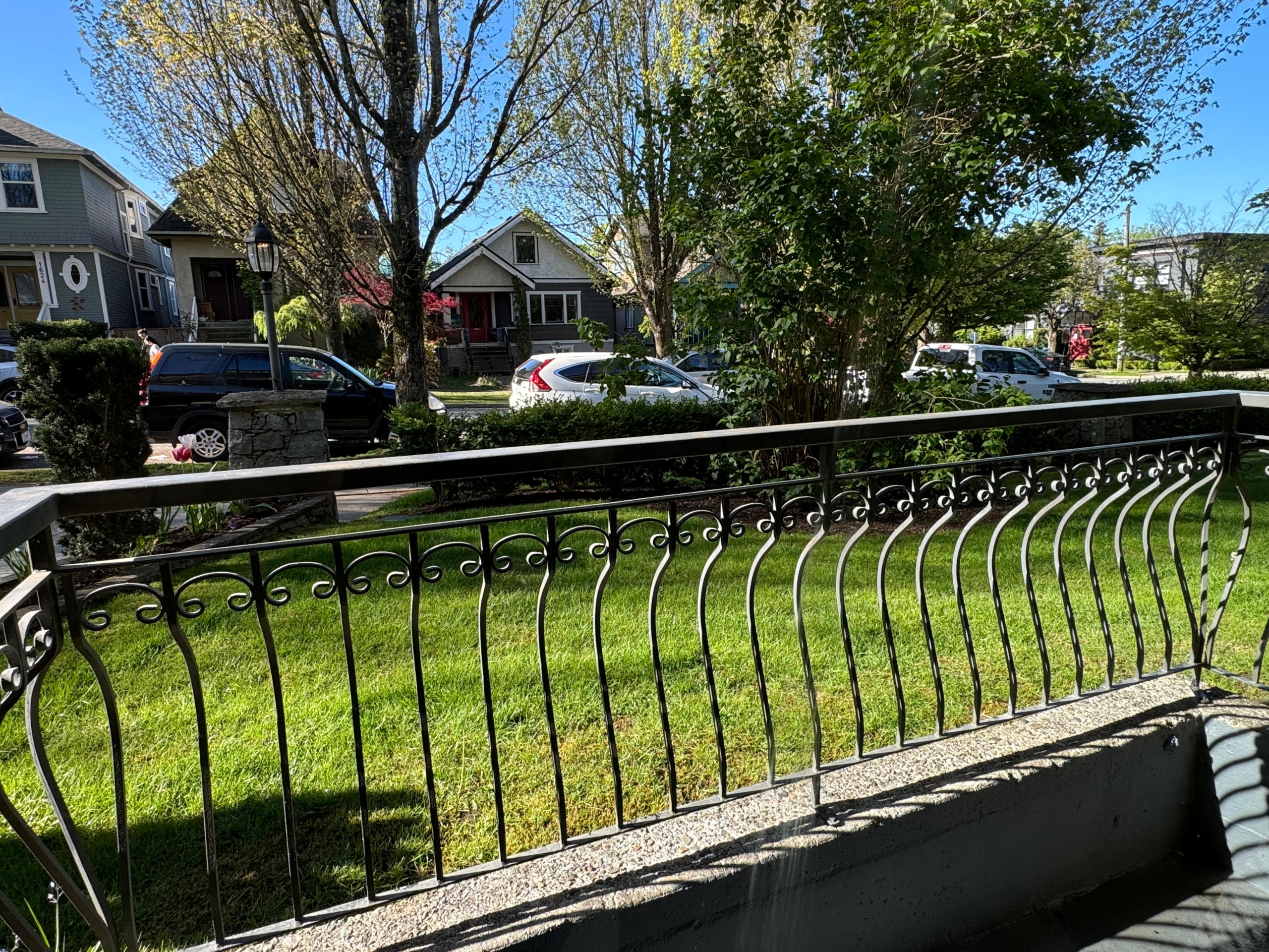 1 Bedroom Cat Friendly Unit With Laundry Close To Commercial Drive