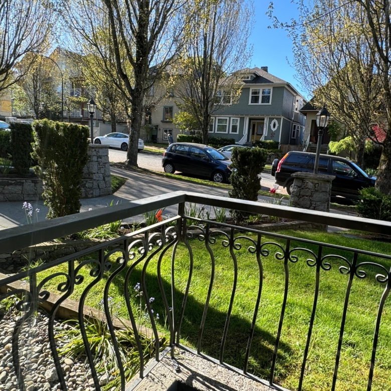 1 Bedroom Cat Friendly Unit With Laundry Close To Commercial Drive