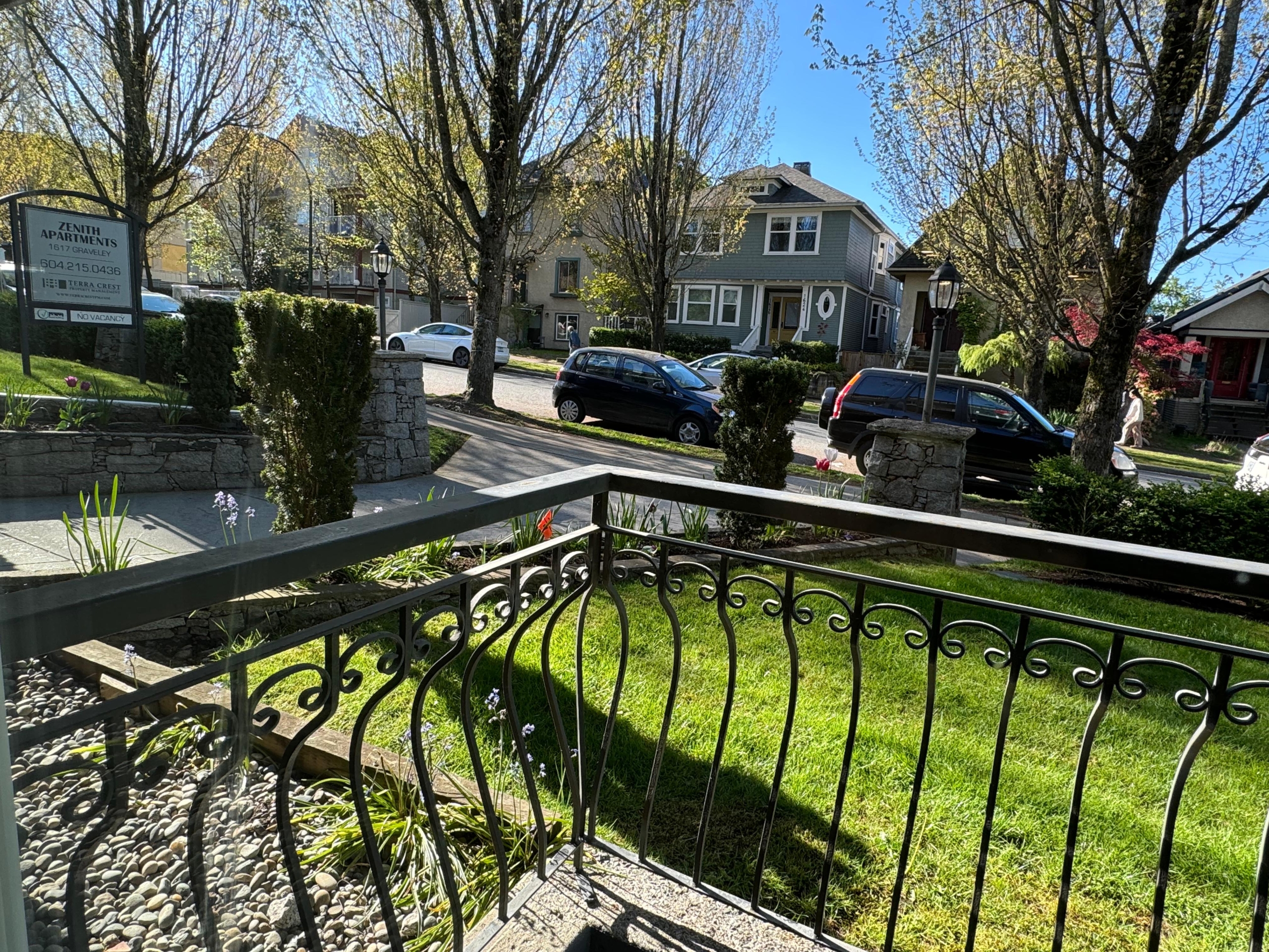 1 Bedroom Cat Friendly Unit With Laundry Close To Commercial Drive