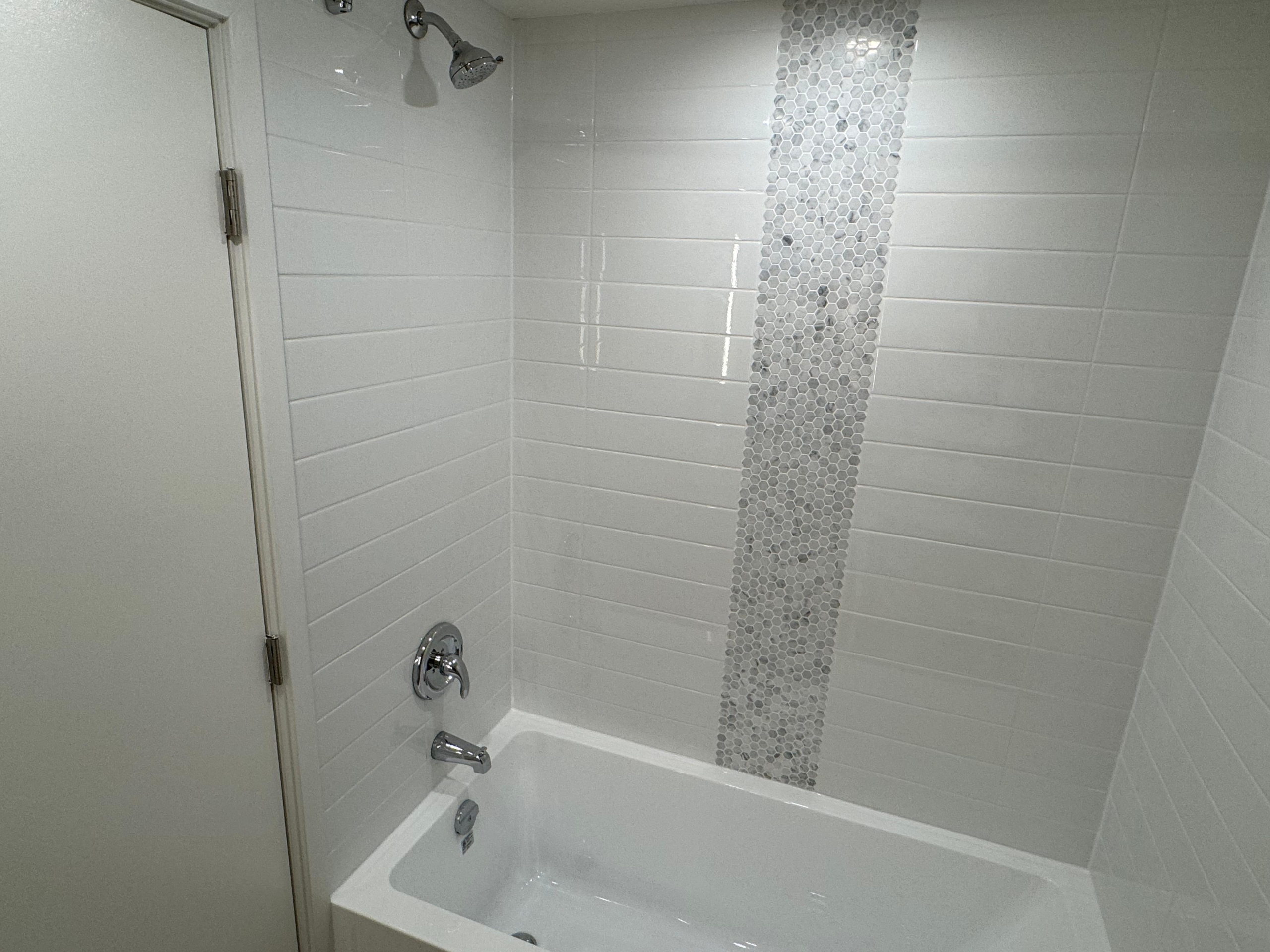 1 Bedroom Cat Friendly Unit With Laundry Close To Commercial Drive