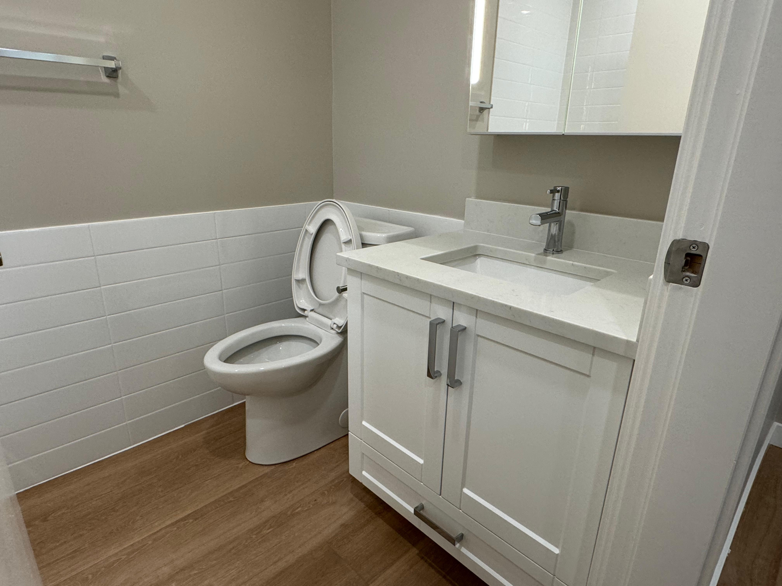 1 Bedroom Cat Friendly Unit With Laundry Close To Commercial Drive