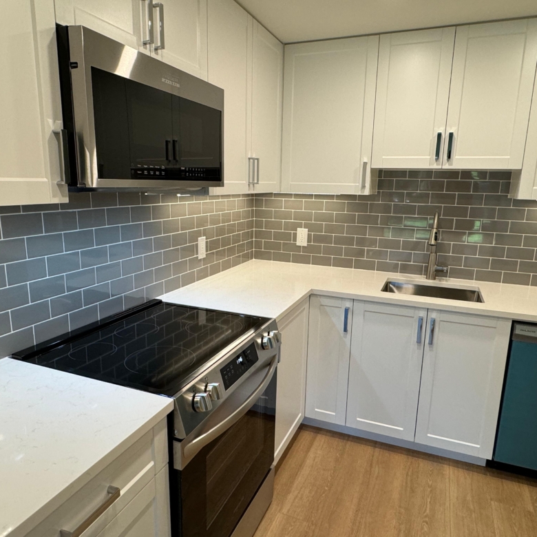 1 Bedroom Cat Friendly Unit With Laundry Close To Commercial Drive