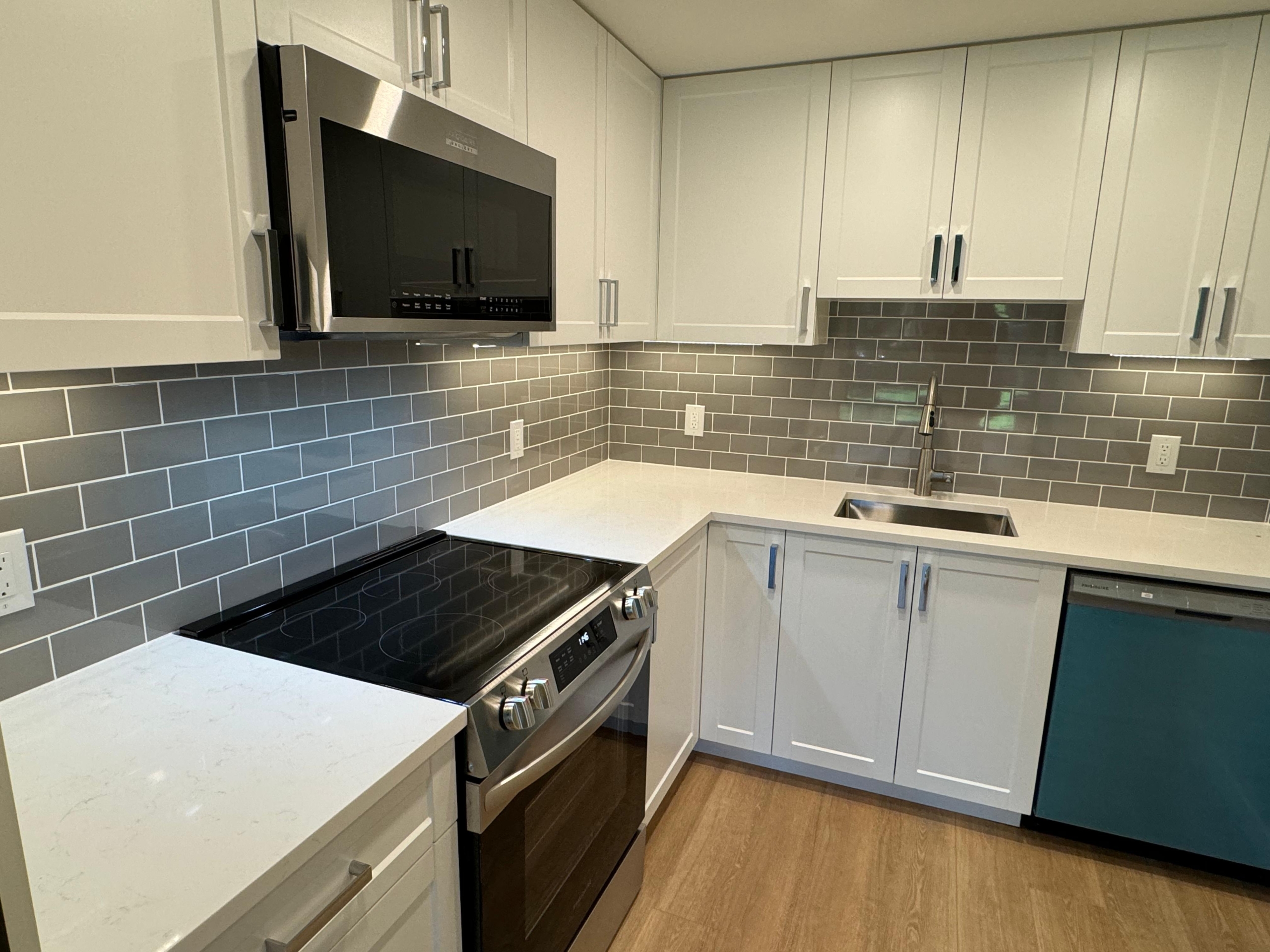 1 Bedroom Cat Friendly Unit With Laundry Close To Commercial Drive
