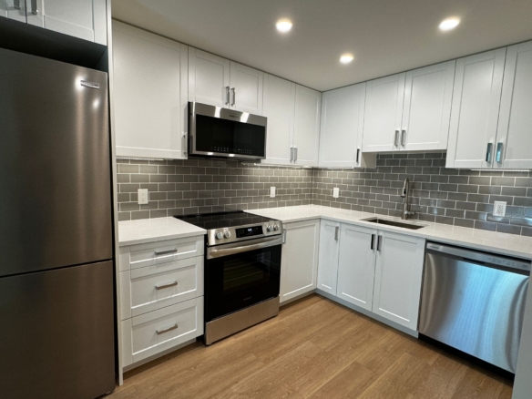 1 Bedroom Cat Friendly Unit With Laundry Close To Commercial Drive