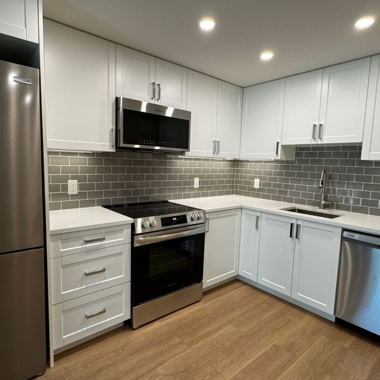 1 Bedroom Cat Friendly Unit With Laundry Close To Commercial Drive