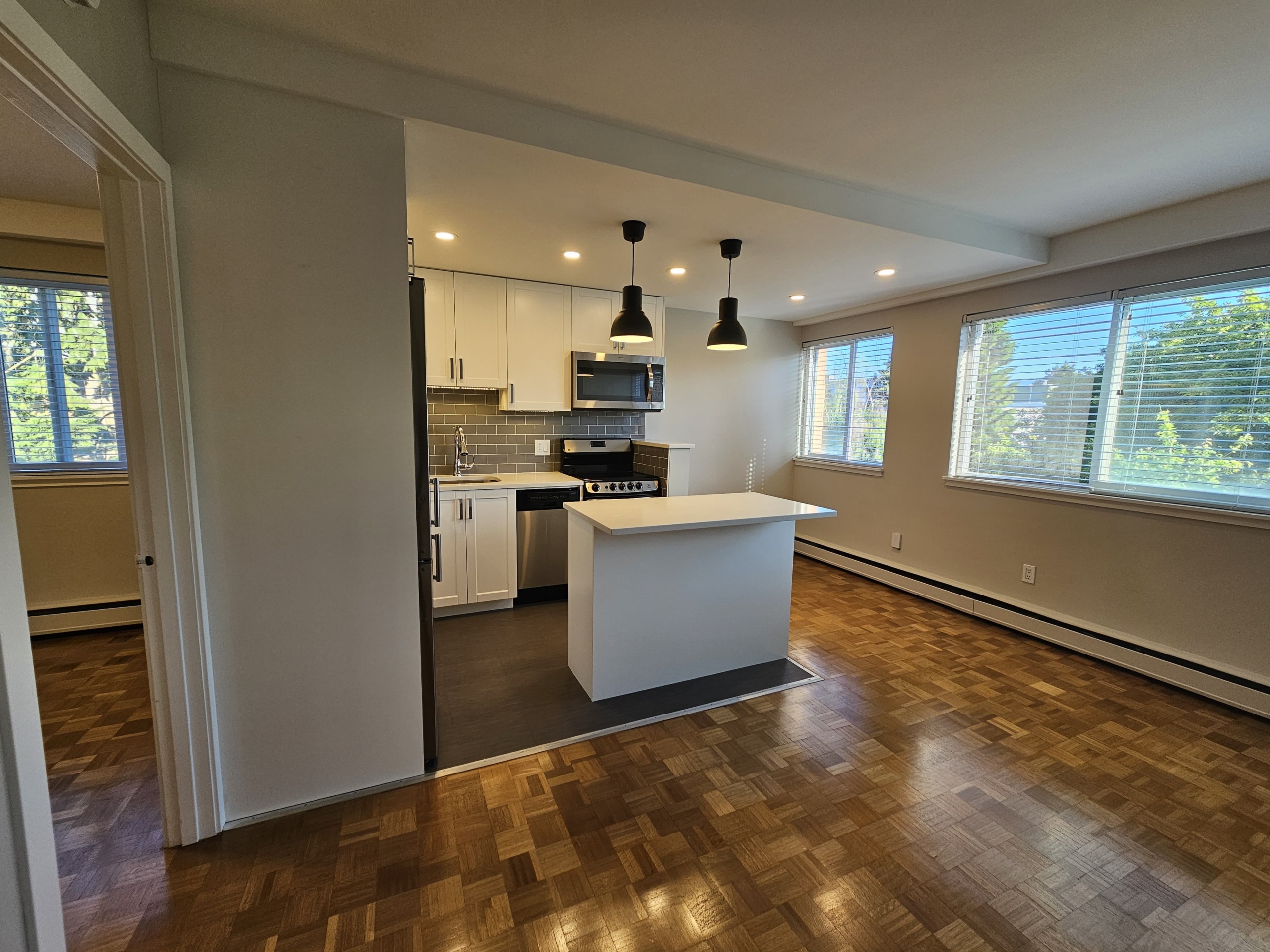 Bright Pet Friendly 1 Bedroom Unit In Fairview 