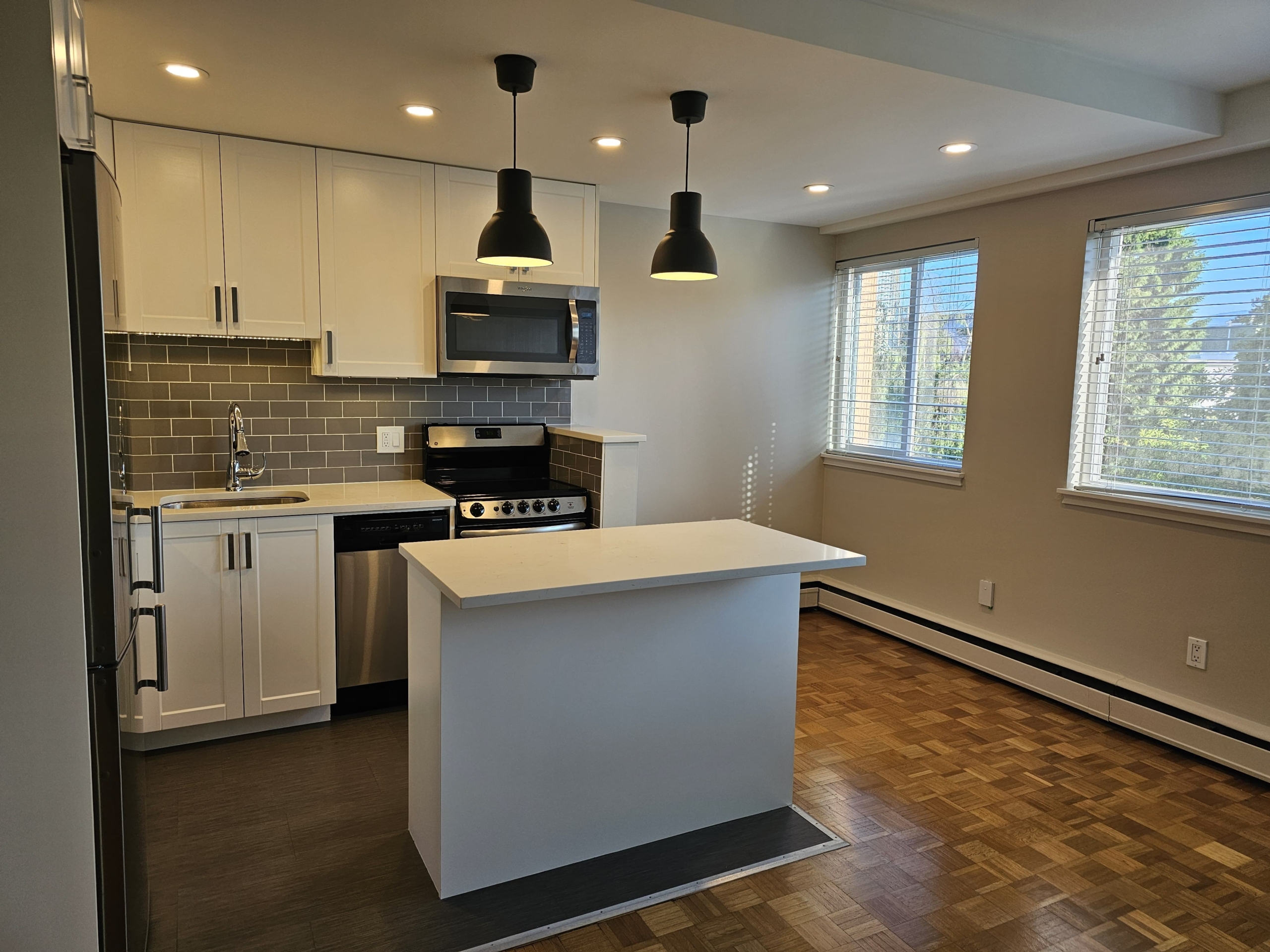 Bright Pet Friendly 1 Bedroom Unit In Fairview 