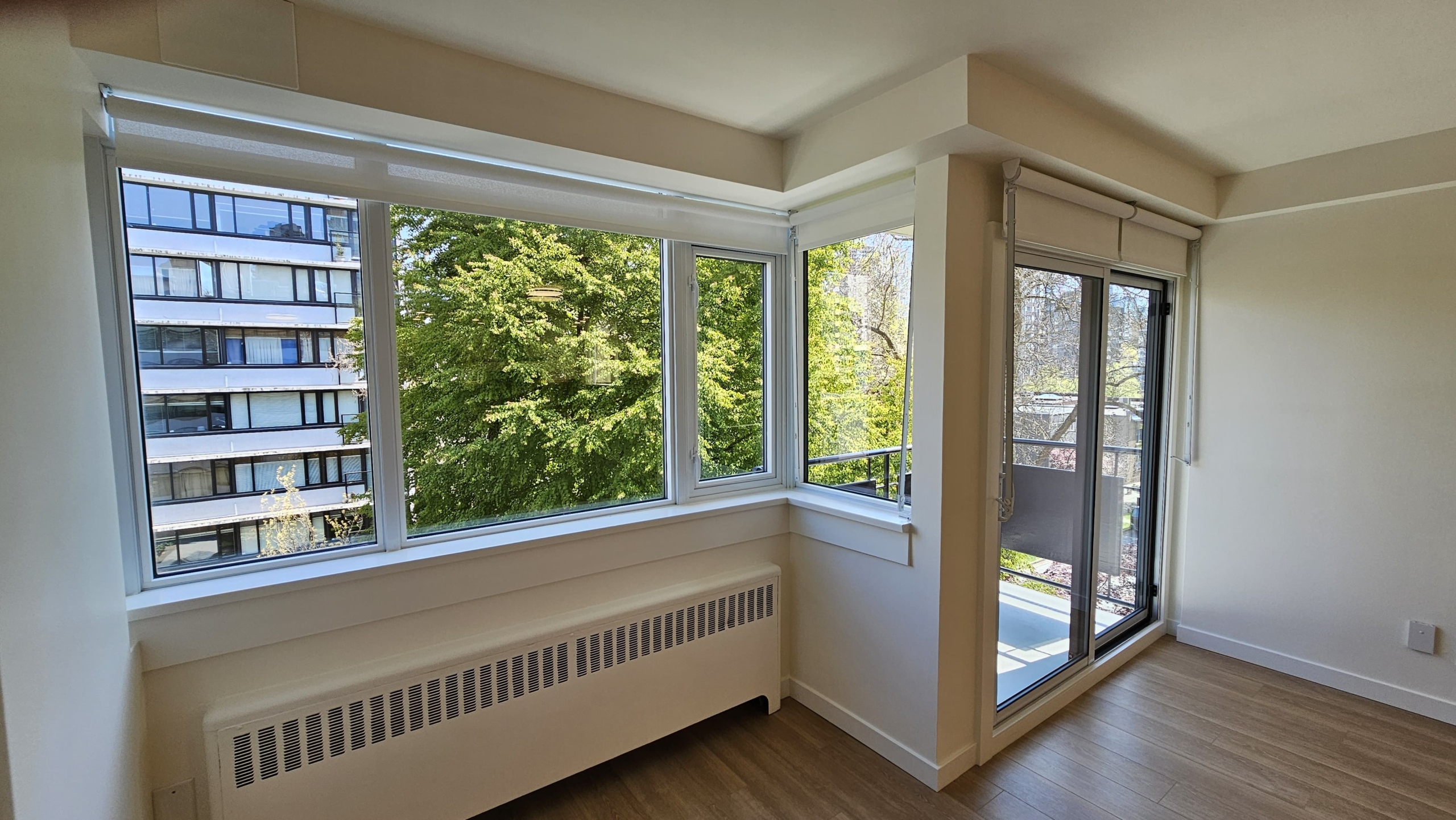 Large Pet Friendly Studio + Den With Laundry In the West End