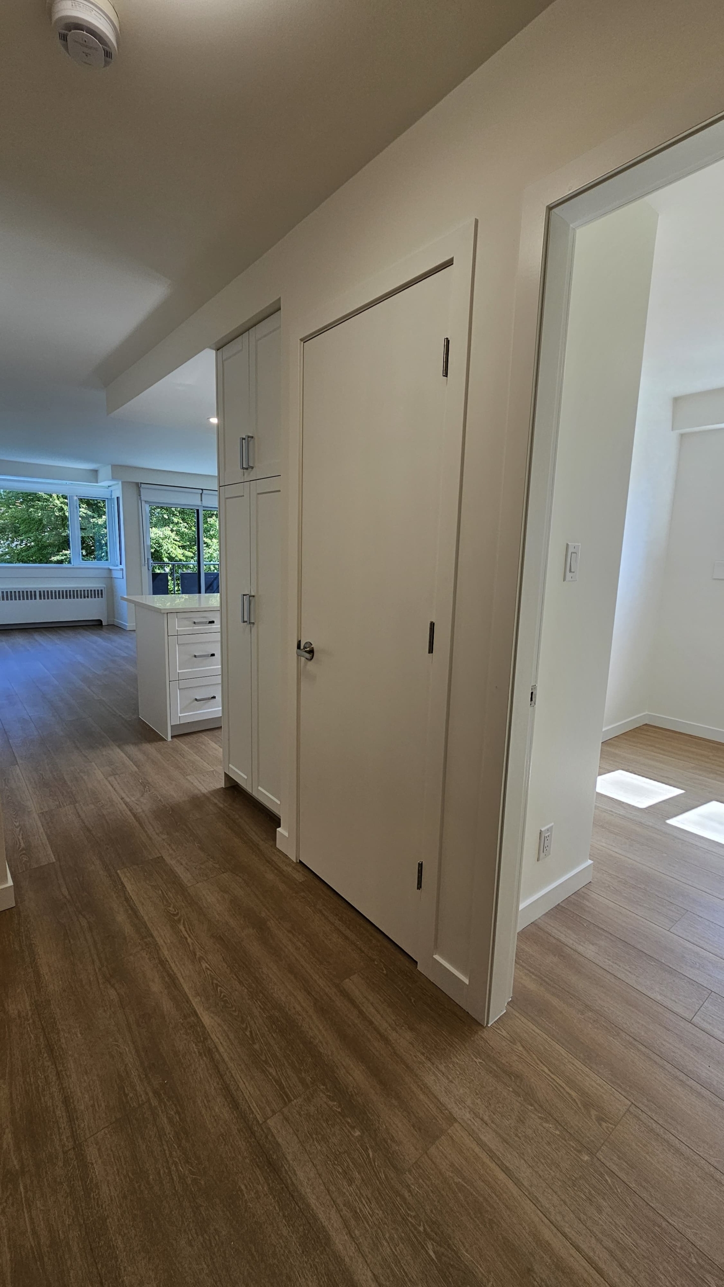 Large Pet Friendly Studio + Den With Laundry In the West End