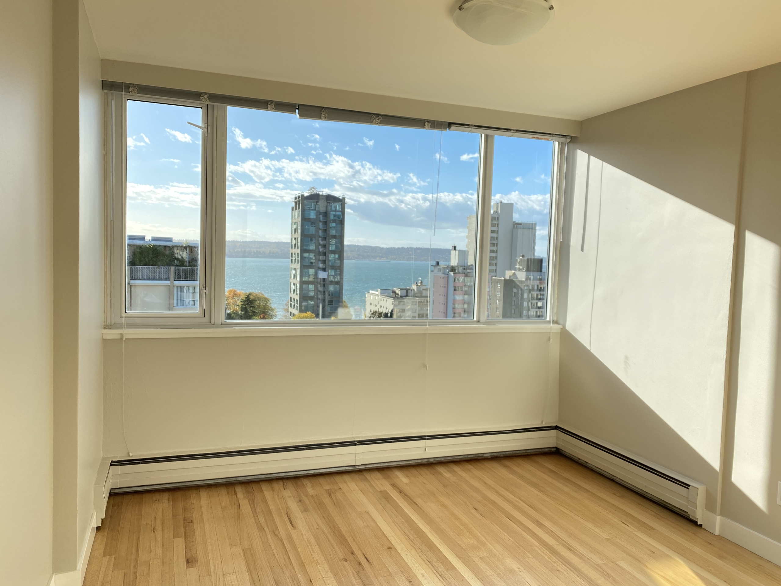  1 Bedroom Pet Friendly Penthouse Unit With Stunning Ocean Views