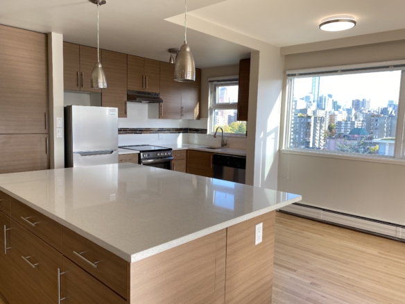  1 Bedroom Pet Friendly Penthouse Unit With Stunning Ocean Views