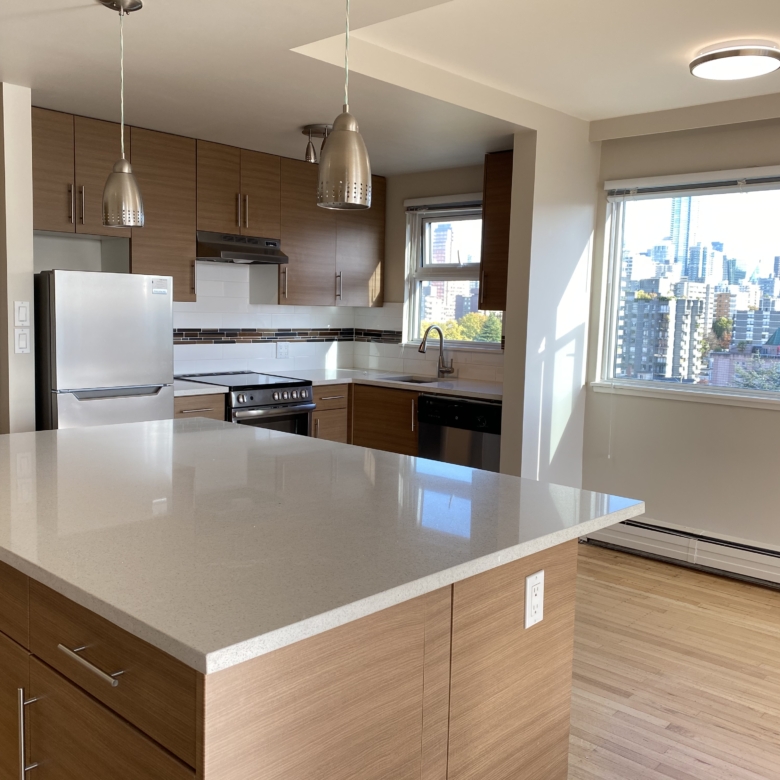  1 Bedroom Pet Friendly Penthouse Unit With Stunning Ocean Views