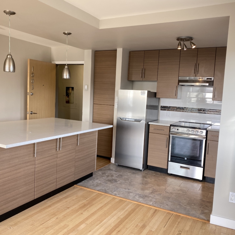  1 Bedroom Pet Friendly Penthouse Unit With Stunning Ocean Views