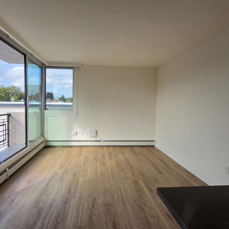 Pet Friendly 1 Bedroom Unit In South Granville
